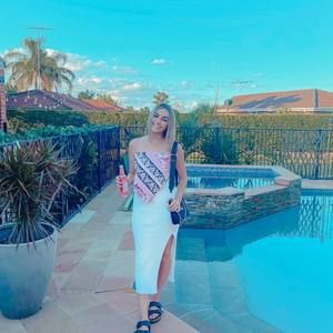 Meet your Posher, Elise